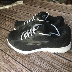 Lightweight Black and White Avia Sneaker Sz 6.5